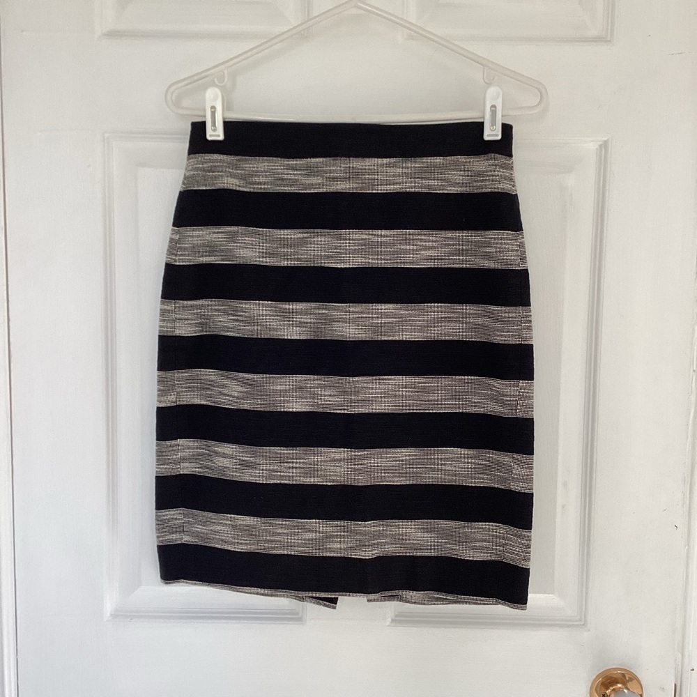 🛍️5/💲20🛍️ J CREW striped pencil skirt (#i102)